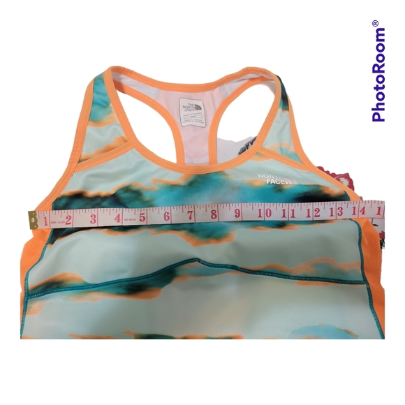 The North Face Athletic Top. Medium. - Picture 5 of 8